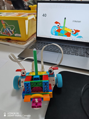 DRAWBOT – кога програмирањето станува уметност со LEGO SPIKE Essential Advanced